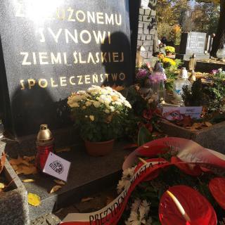 Pamiętamy o zmarłych. Odwiedziliśmy groby zasłużonych dla Śląska i regionu.