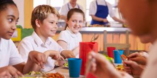 O Z N A M k poskytovaniu dotácií na podporu výchovy k stravovacím návykom dieťaťa