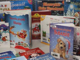 Wypożyczamy książki o tematyce świąteczno-zimowej