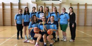 Basketbalisti zlatí, družstvo dievčat strieborné