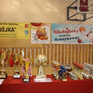 TRÓJKA pierwsza w Ogólnopolskim Mikołajkowym Festiwalu Koszykówki Dziewcząt!