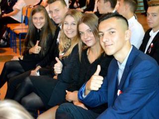W III Liceum Ogólnokształcącym im. K. Kosińskiego w Kłobucku zakończyła się realizacja projektu edukacyjnego MEN „Godność, Wolność, Niepodległość”