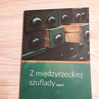 W drugim już tomie "Z międzyrzeckiej szuflady" ukazało się opowiadanie Marysi Kuszyńskiej, którego akcja rozgrywa się .... zgadnijcie po tytule 😉. Marii po raz kolejny gratulujemy i życzymy dalszych sukcesów literackich!